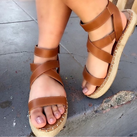 New tan strappy flat espadrilles - Picture 2 of 13